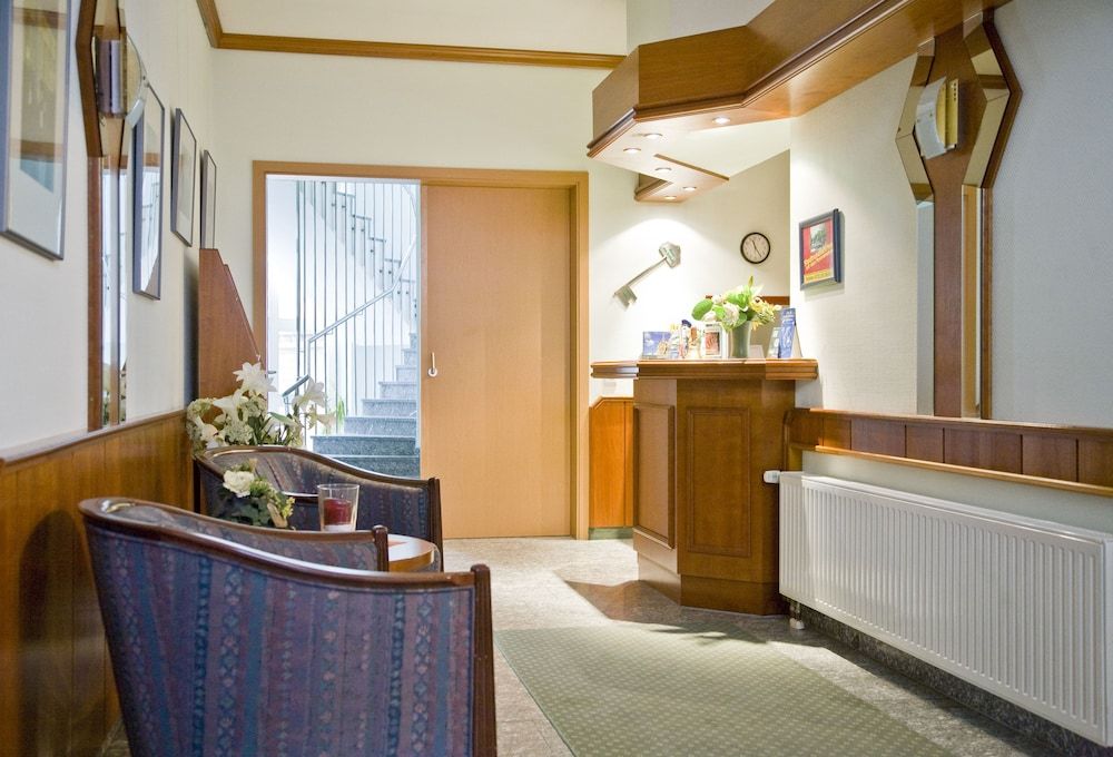 Receptionist