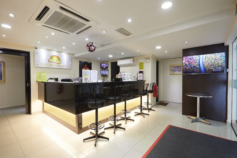 Receptionist