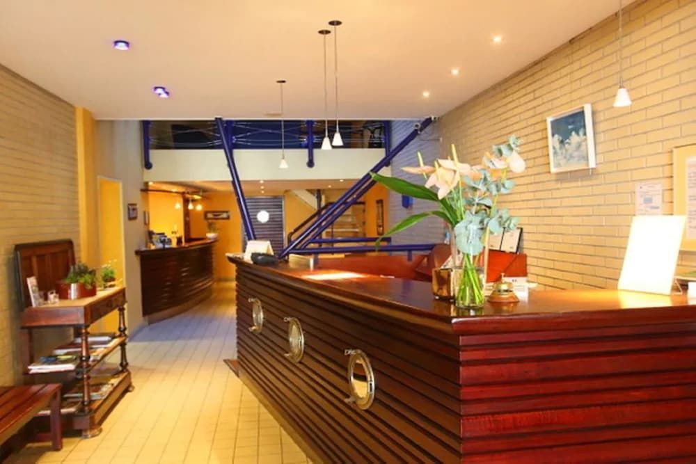 Receptionist