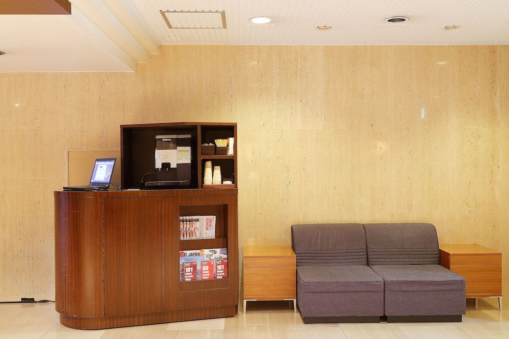 Receptionist