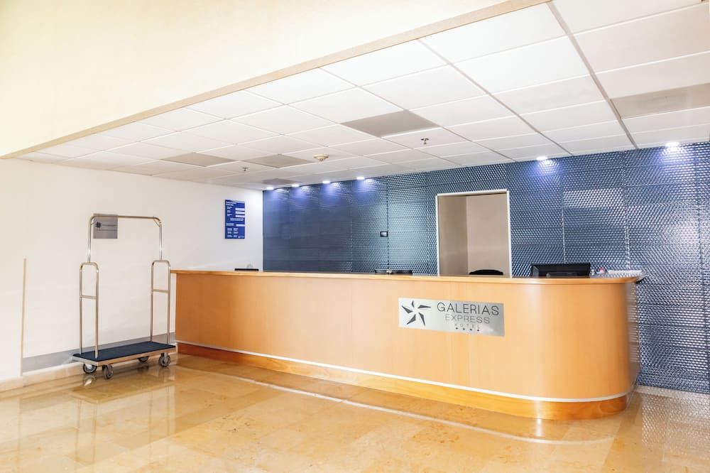 Receptionist