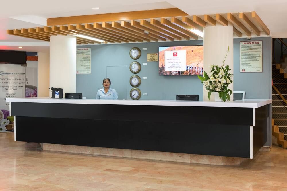 Receptionist