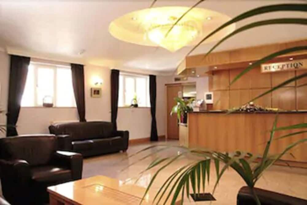 Receptionist