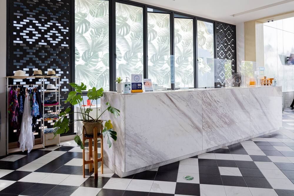 Receptionist
