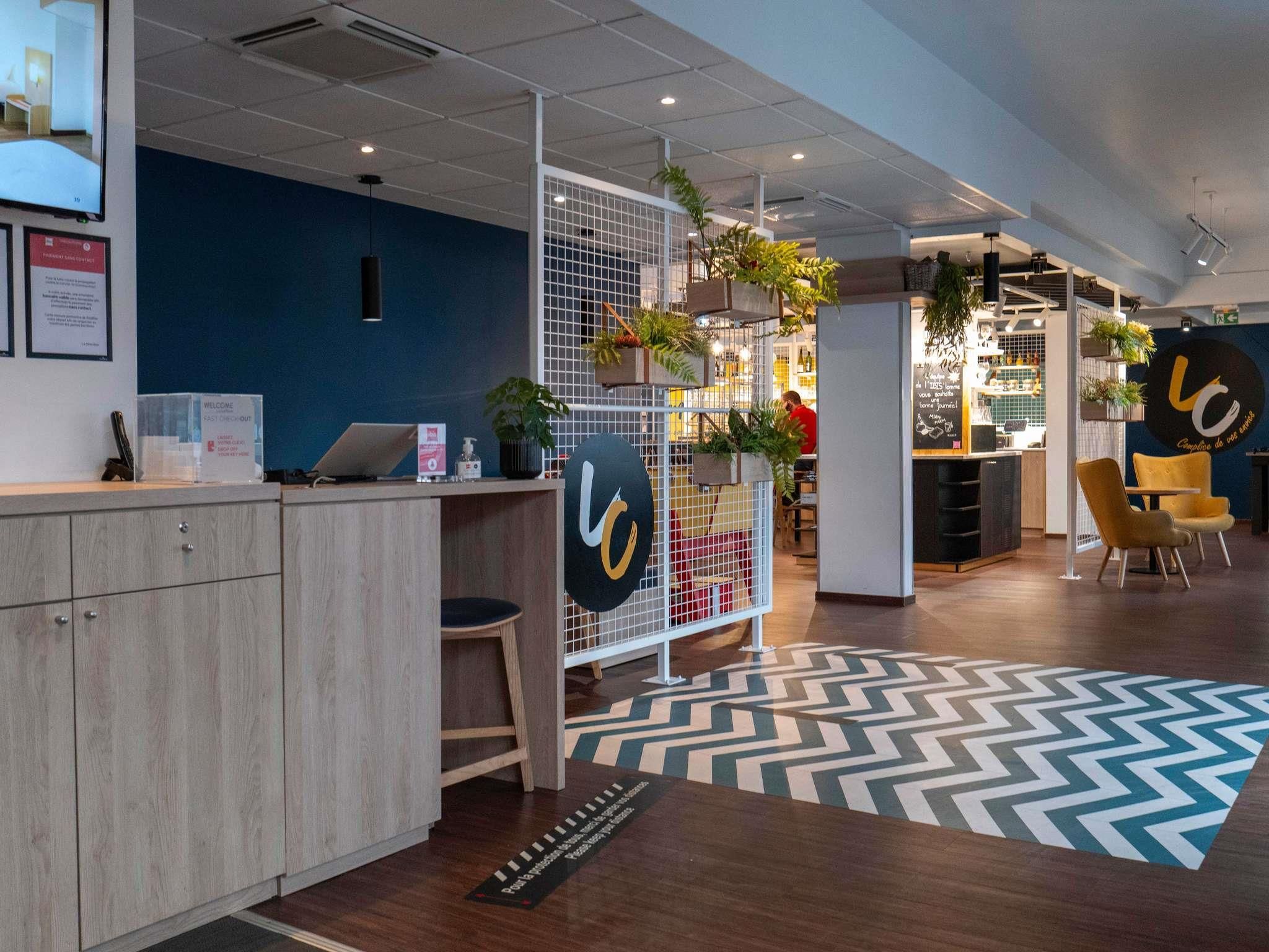 Receptionist