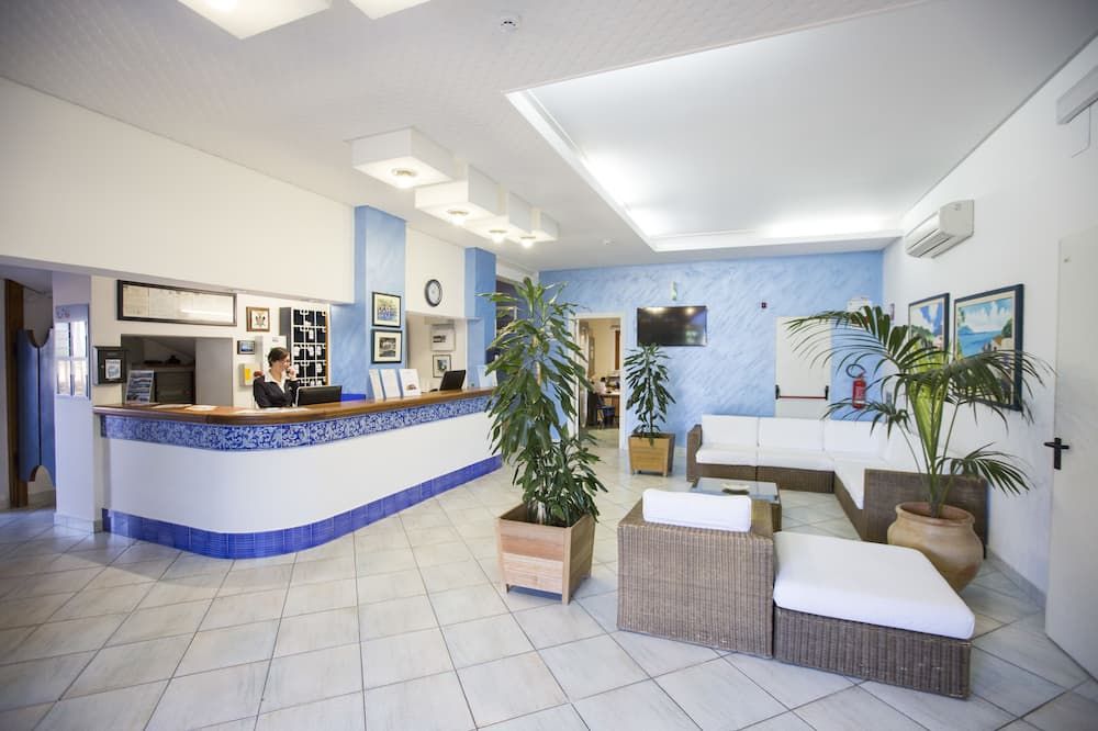 Receptionist