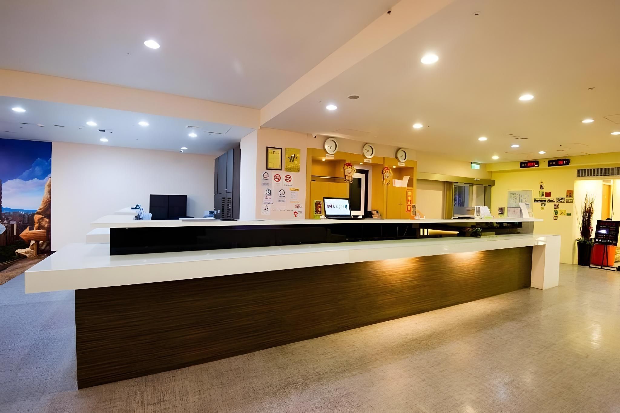 Receptionist