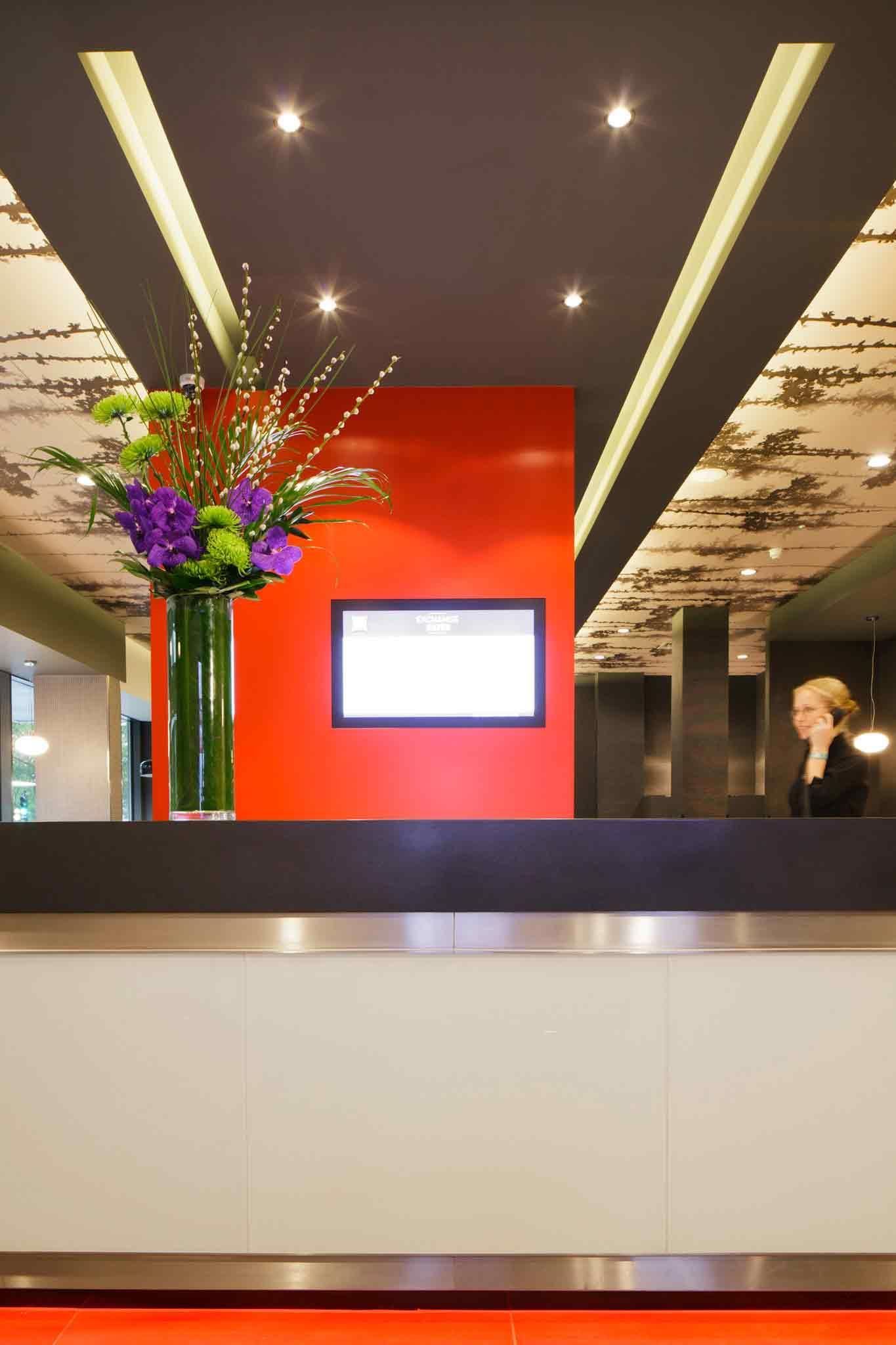 Receptionist