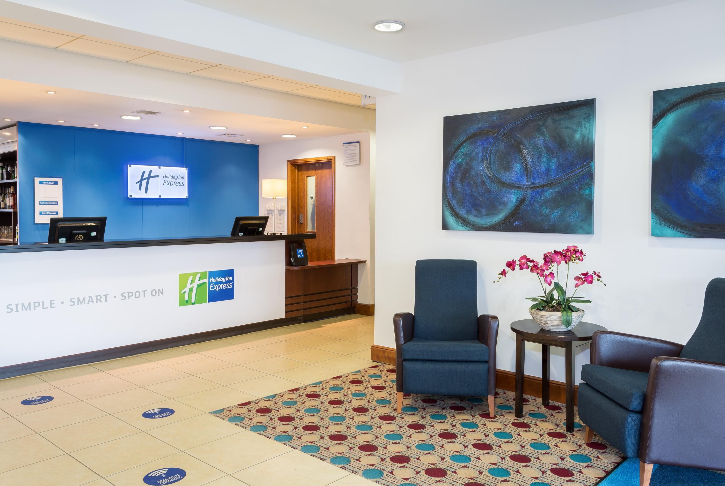 Receptionist