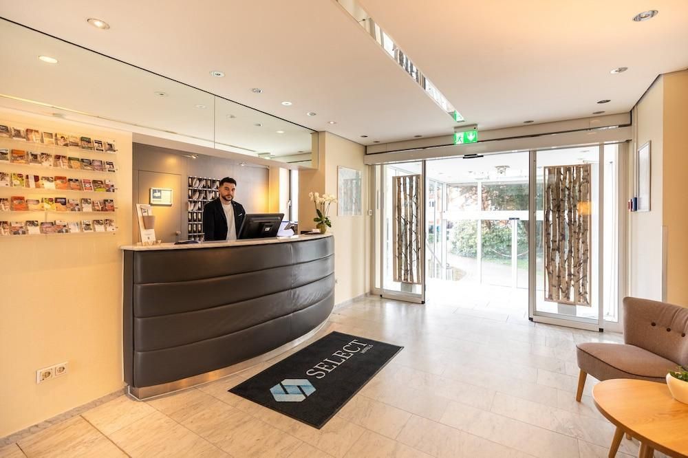 Receptionist