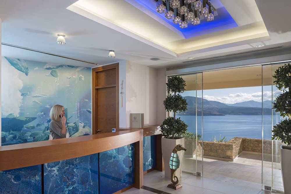 Receptionist