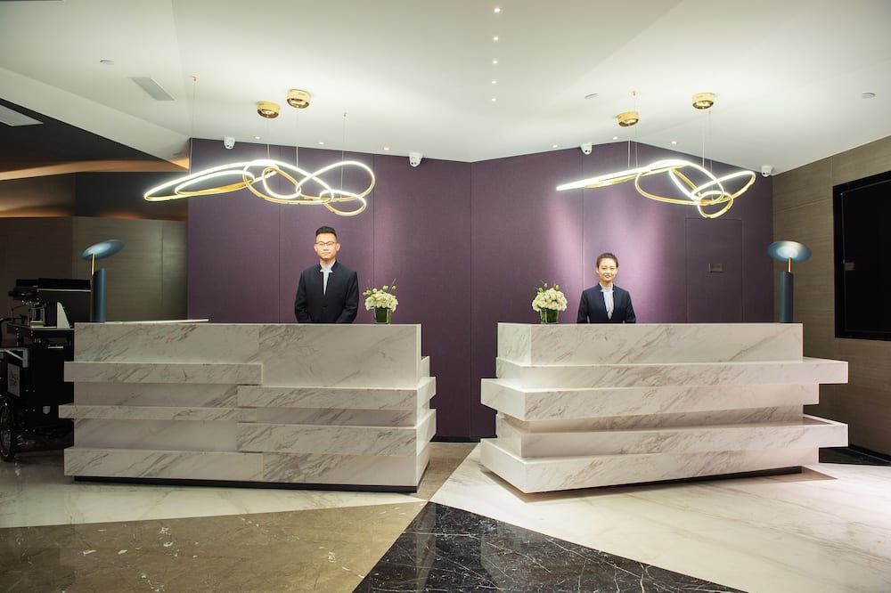 Receptionist