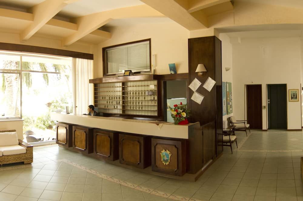 Receptionist