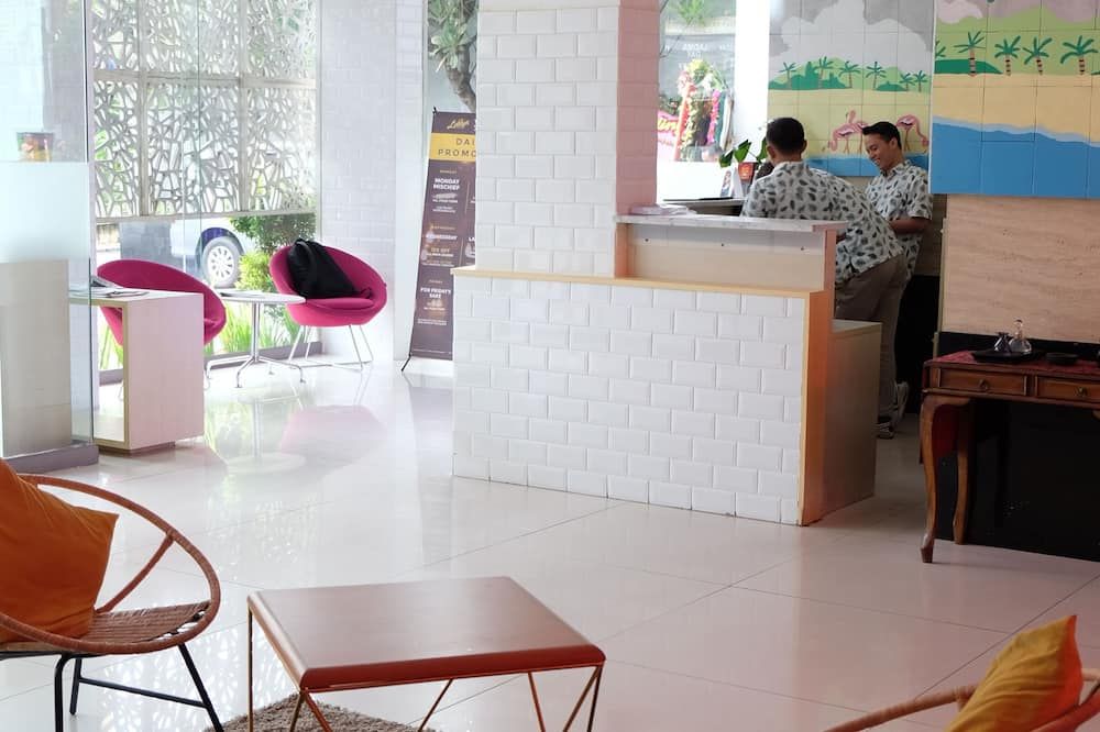 Receptionist