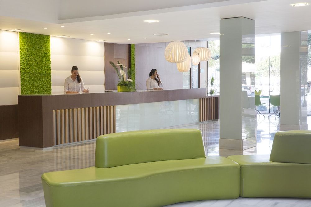 Receptionist