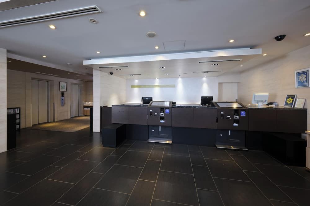 Receptionist