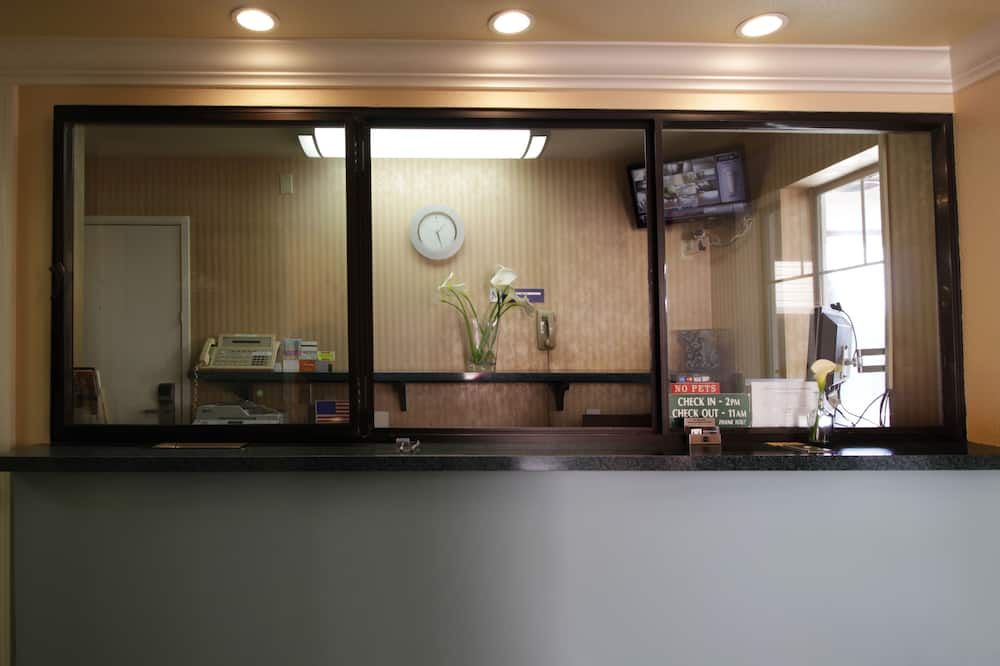 Receptionist