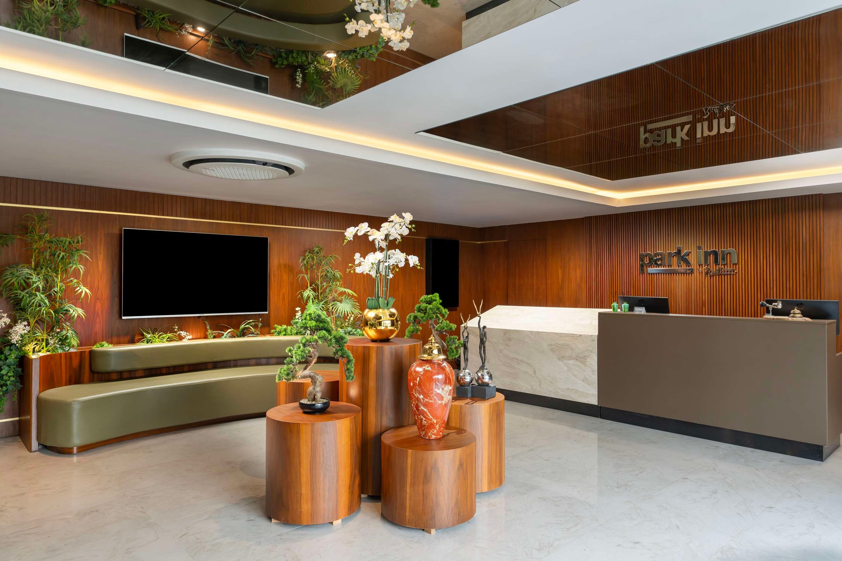 Receptionist