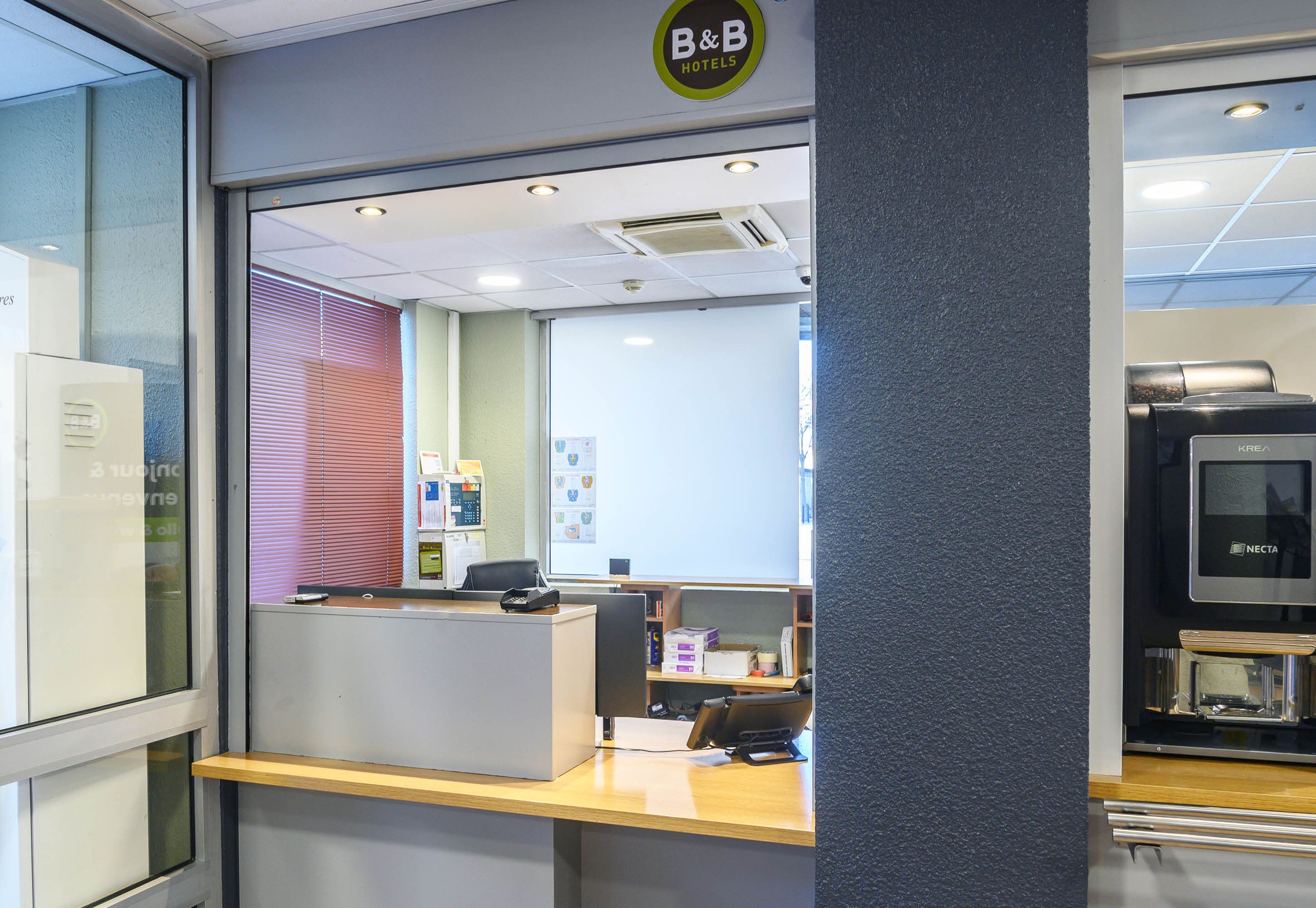 Receptionist