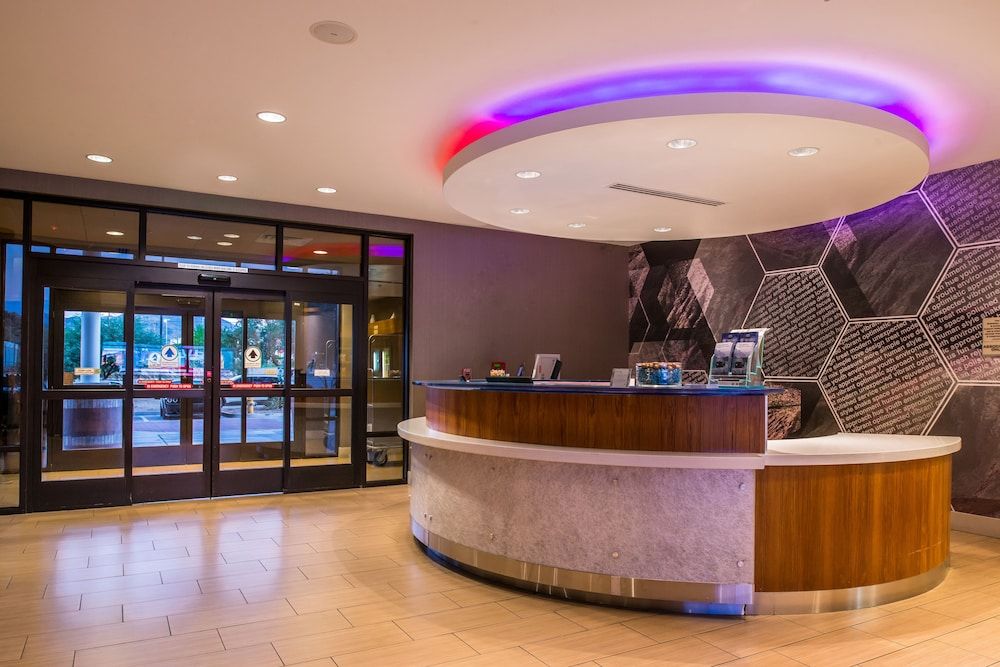 Receptionist