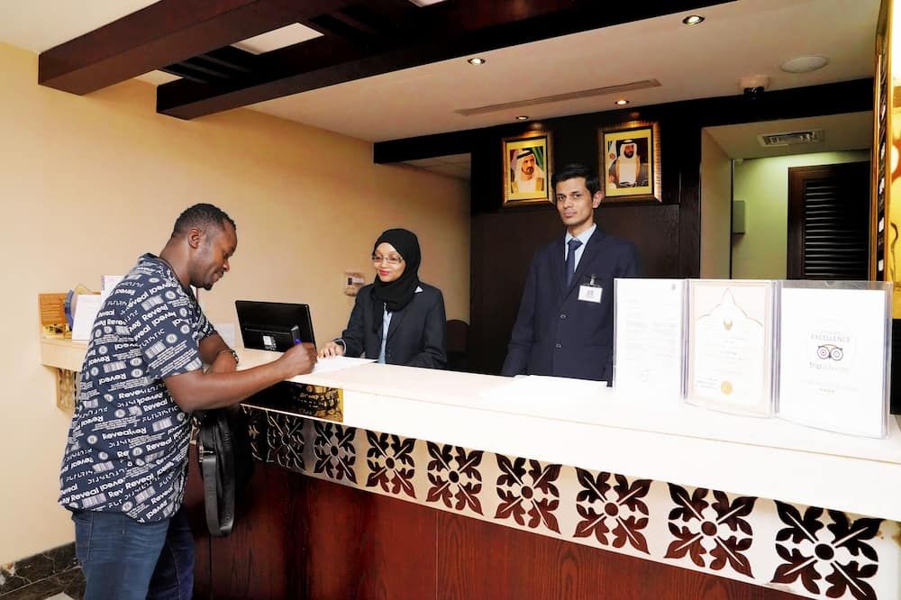 Receptionist