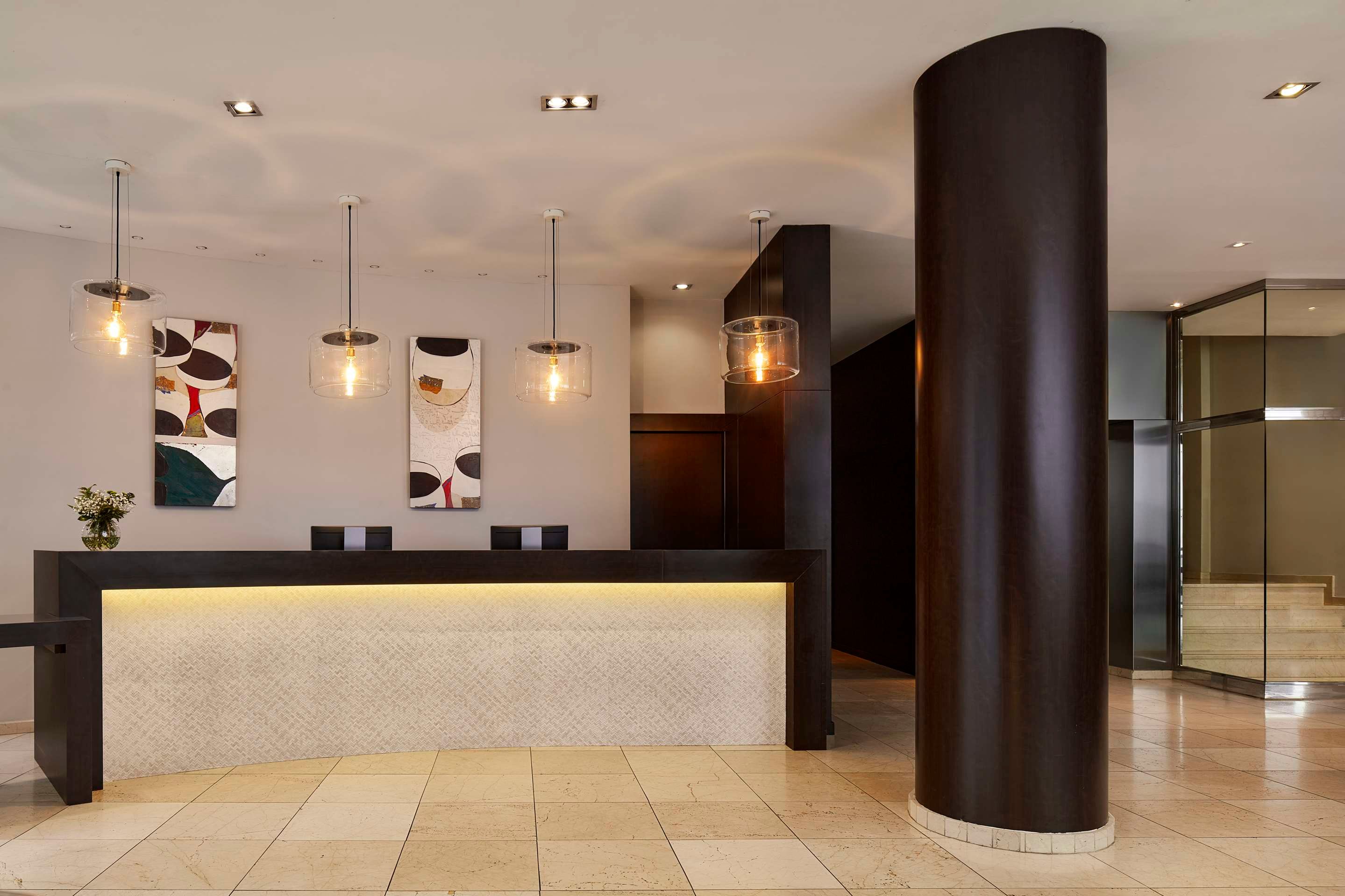Receptionist