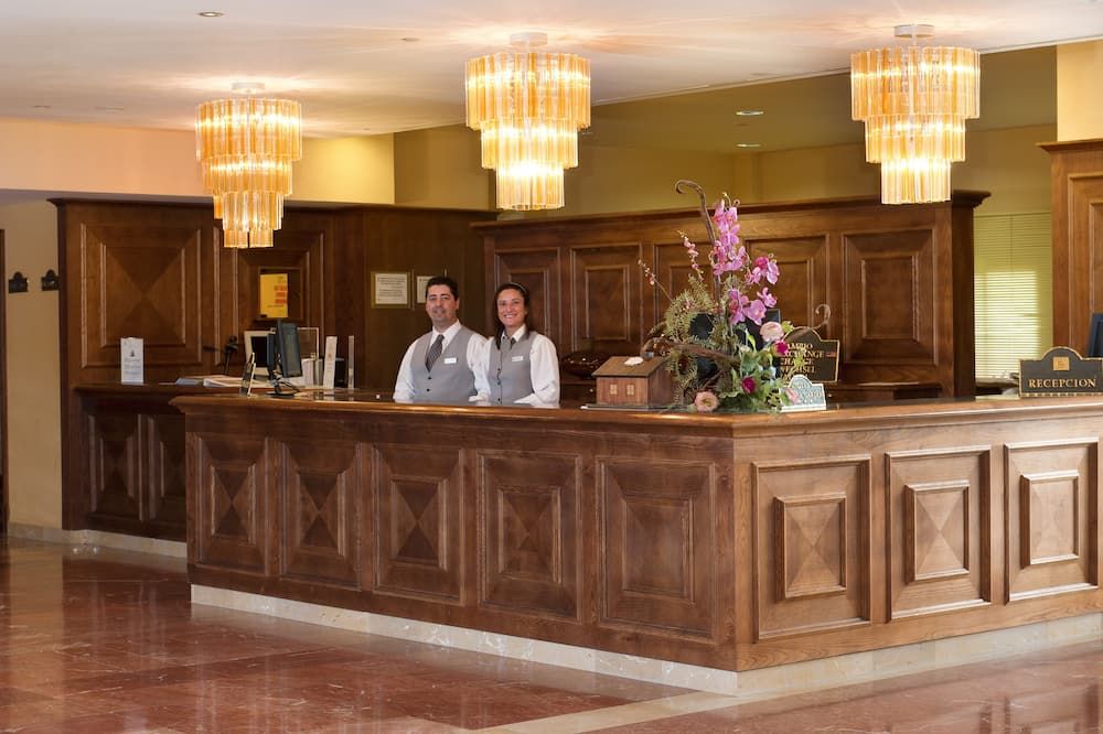 Receptionist