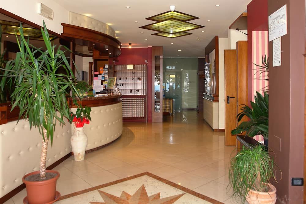 Receptionist