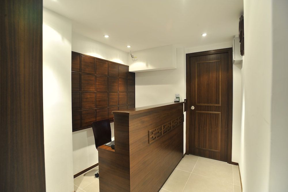Receptionist