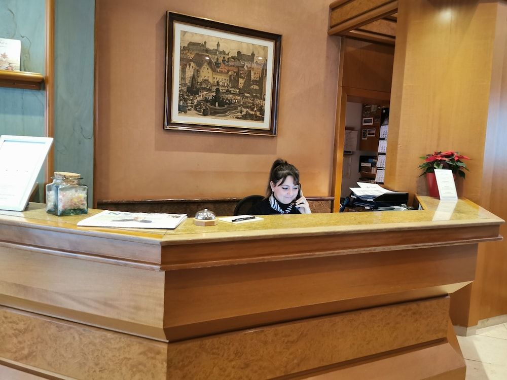 Receptionist