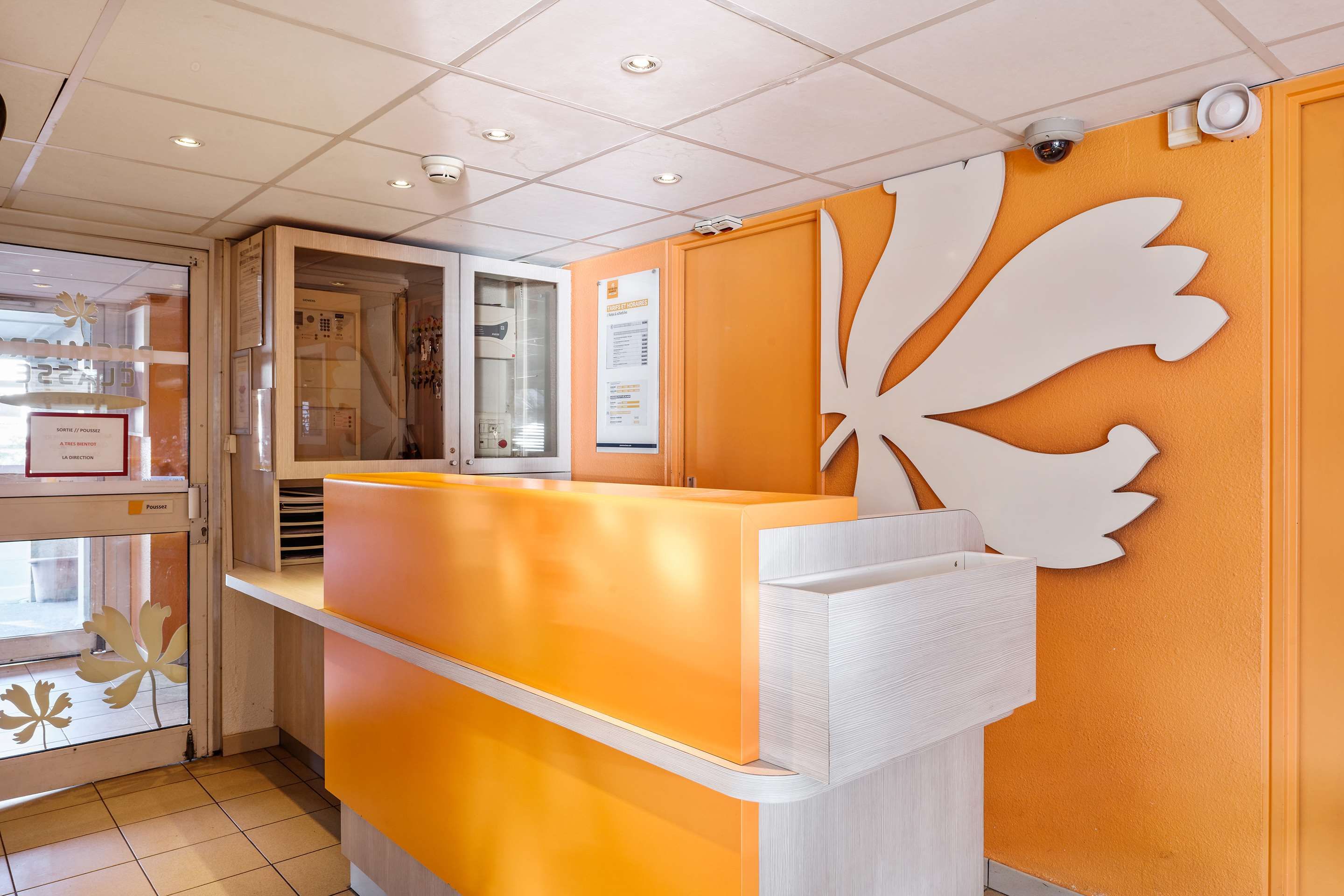 Receptionist