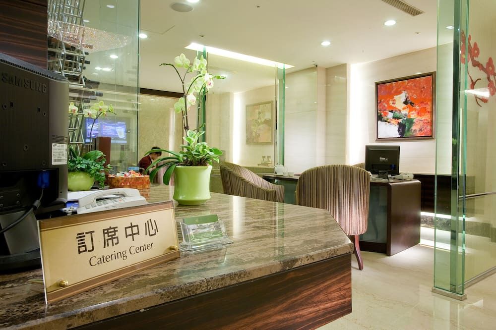 Receptionist