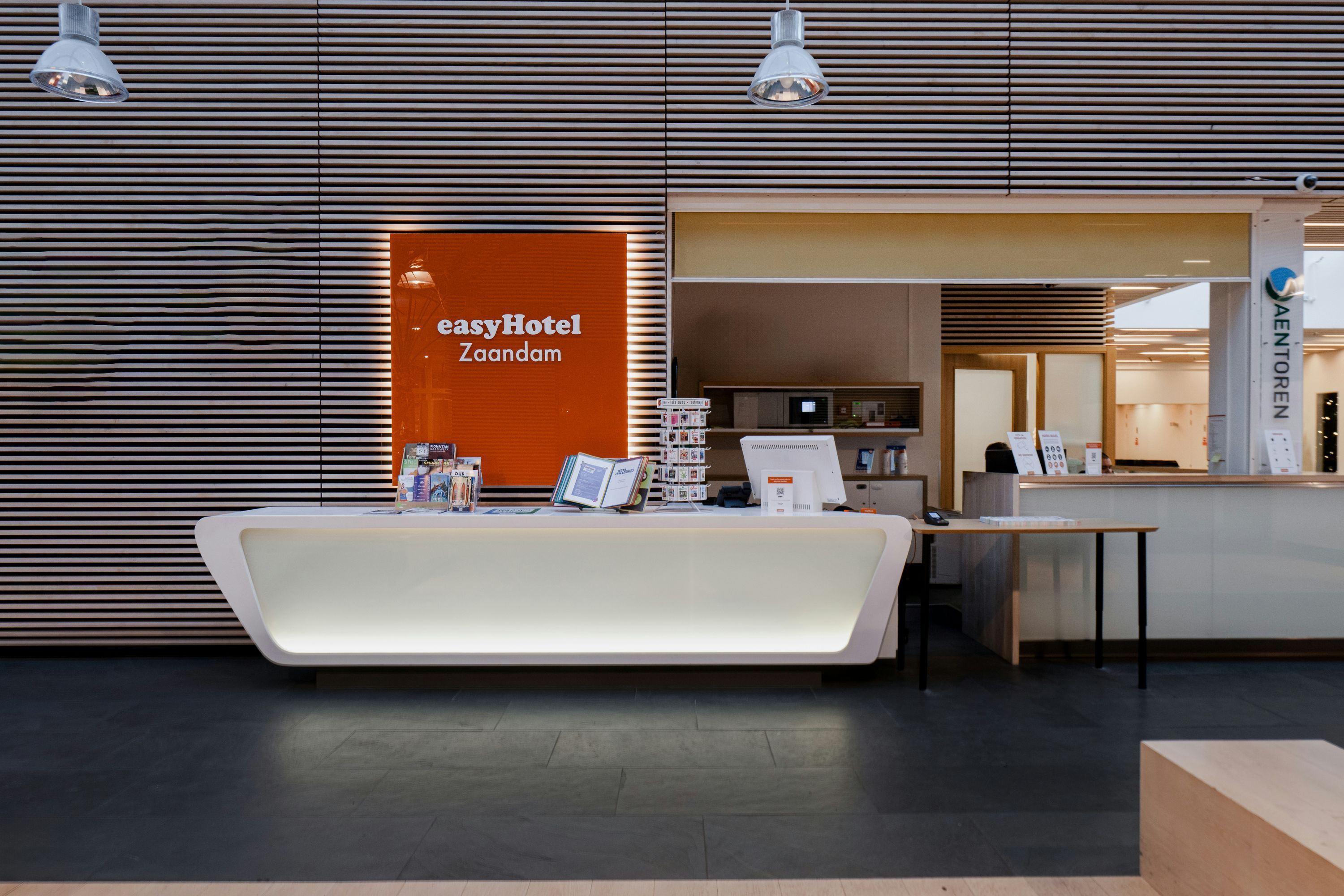Receptionist
