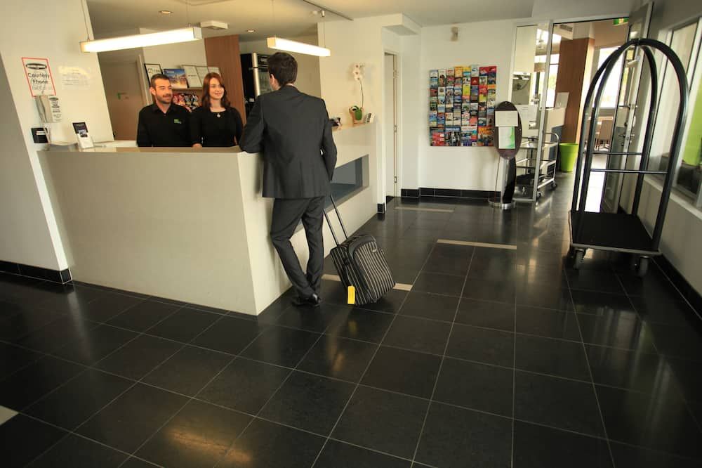 Receptionist