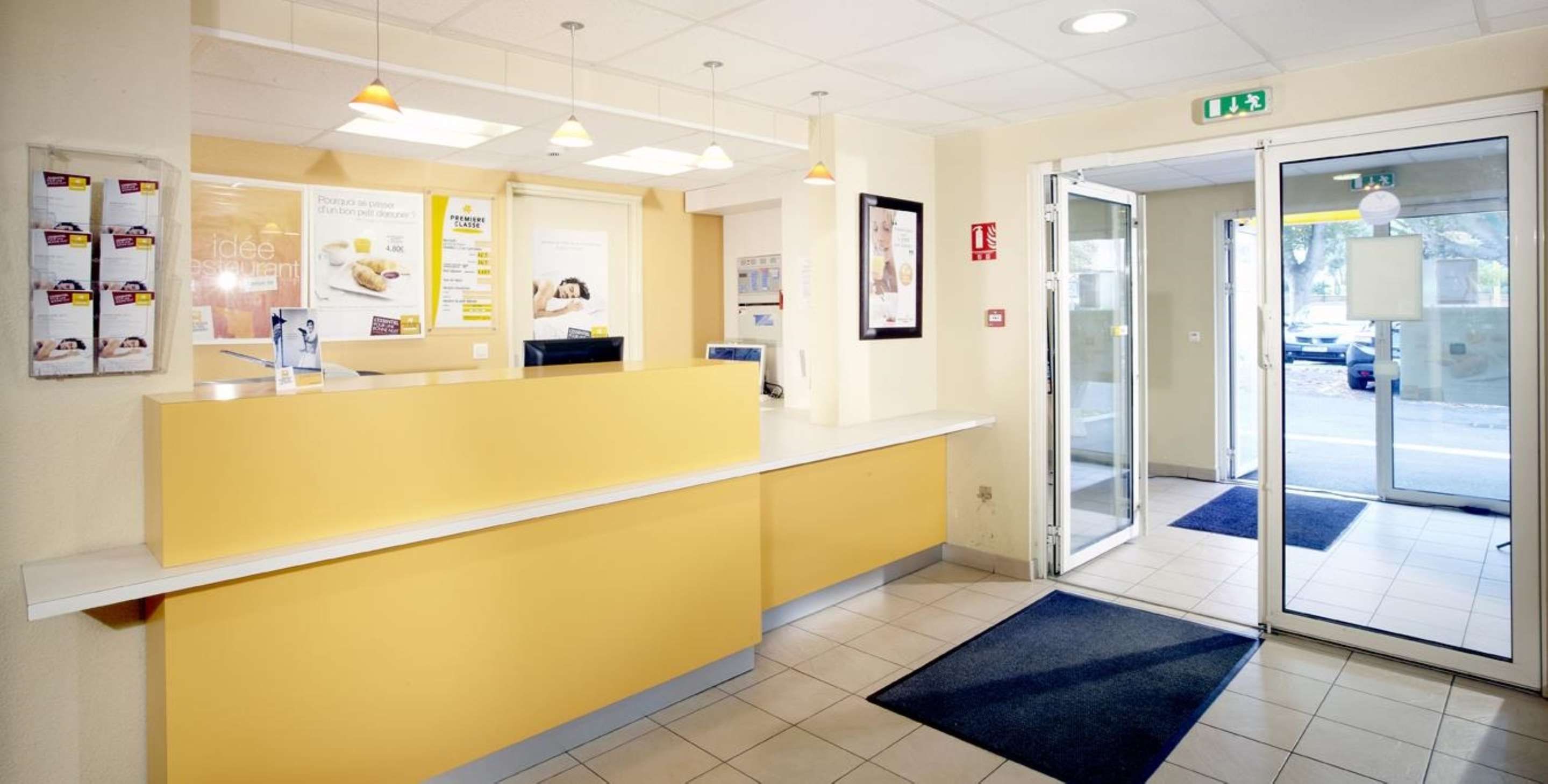 Receptionist