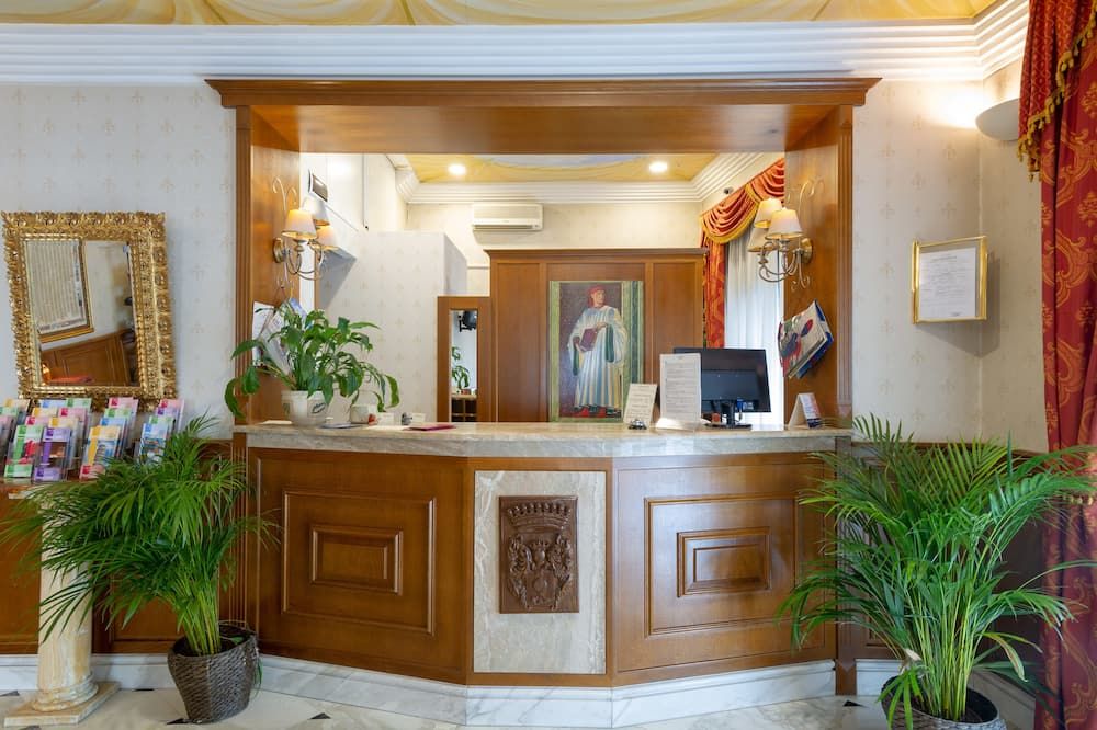 Receptionist