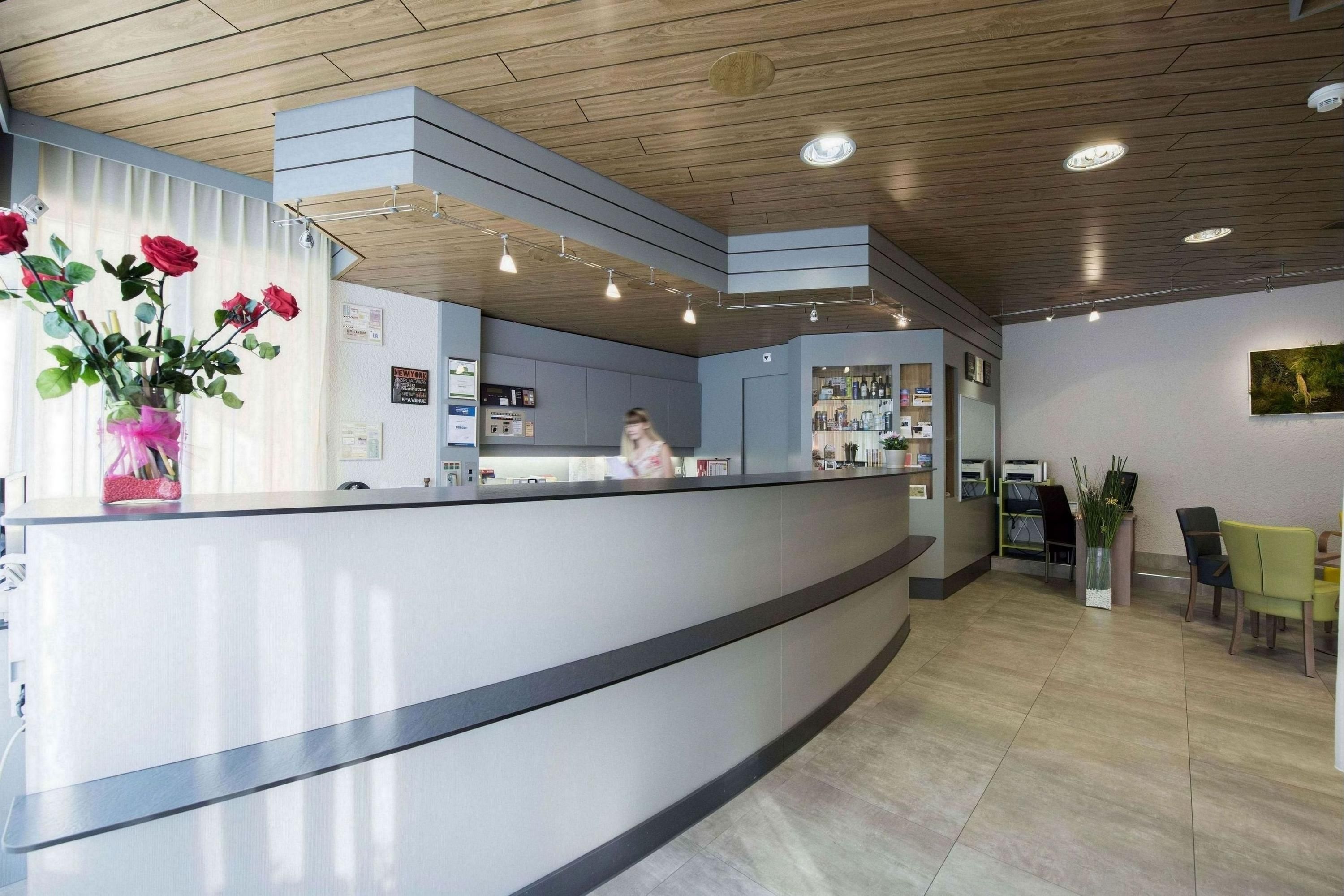 Receptionist