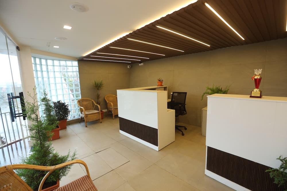 Receptionist