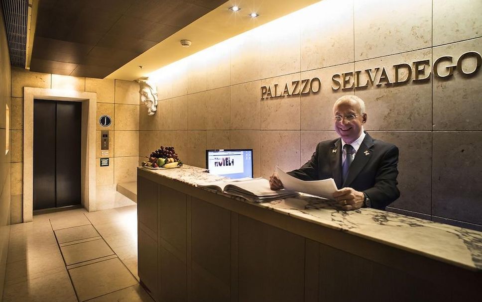 Receptionist Billede