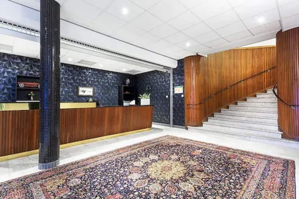 Receptionist