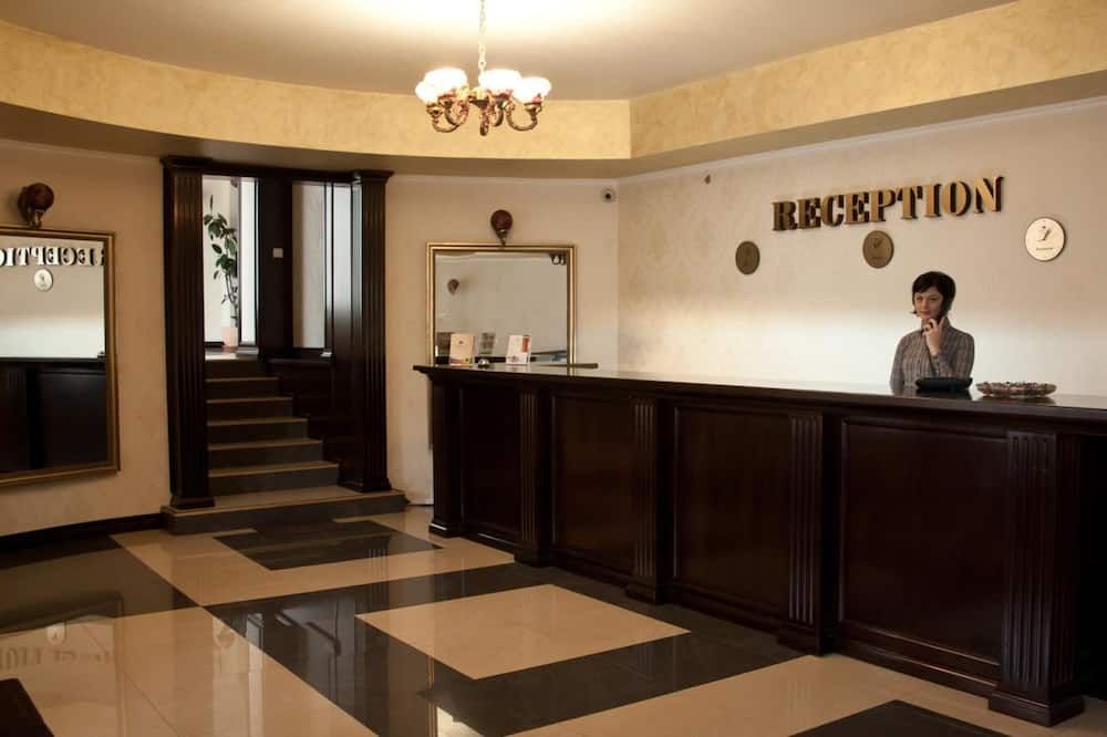 Receptionist