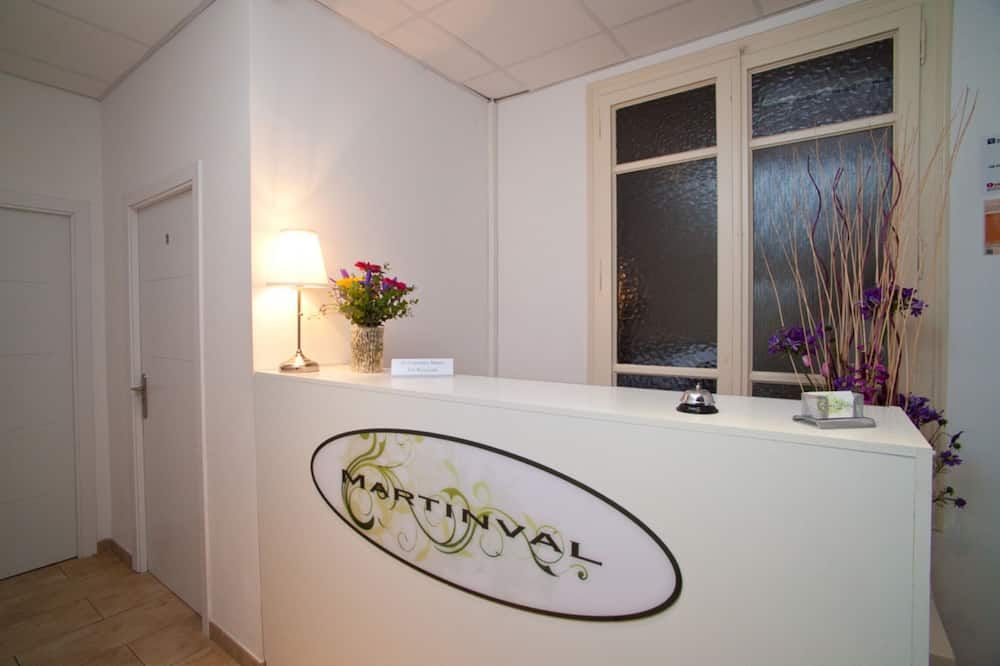 Receptionist