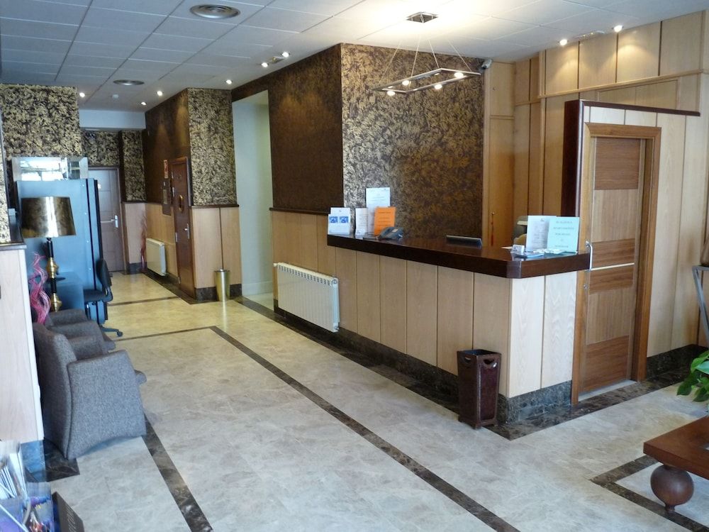 Receptionist