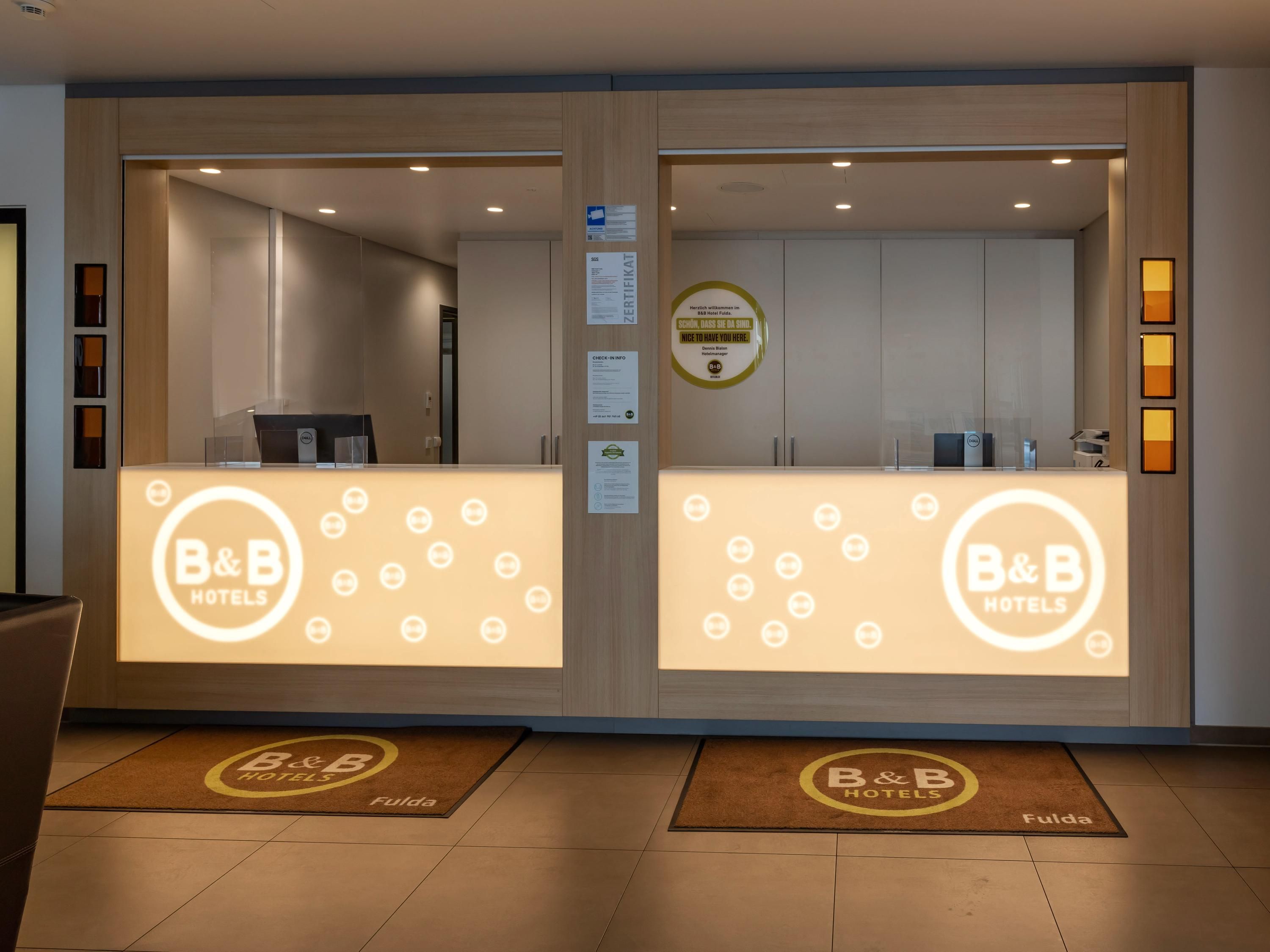 Receptionist