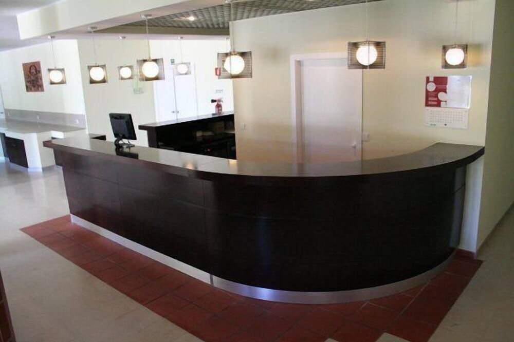 Receptionist
