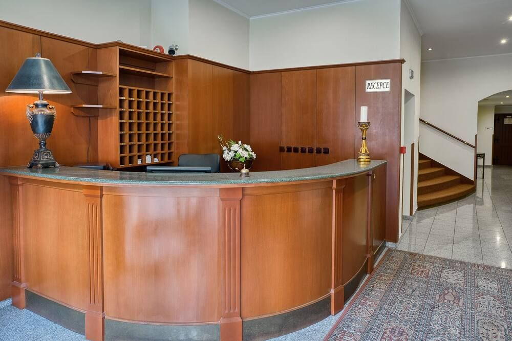 Receptionist