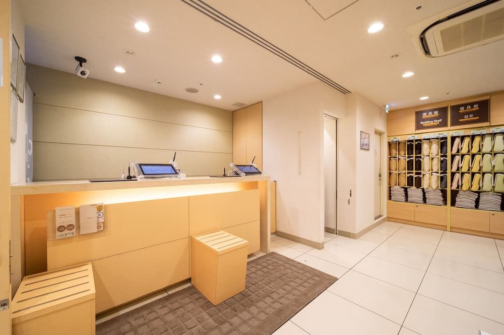 Receptionist