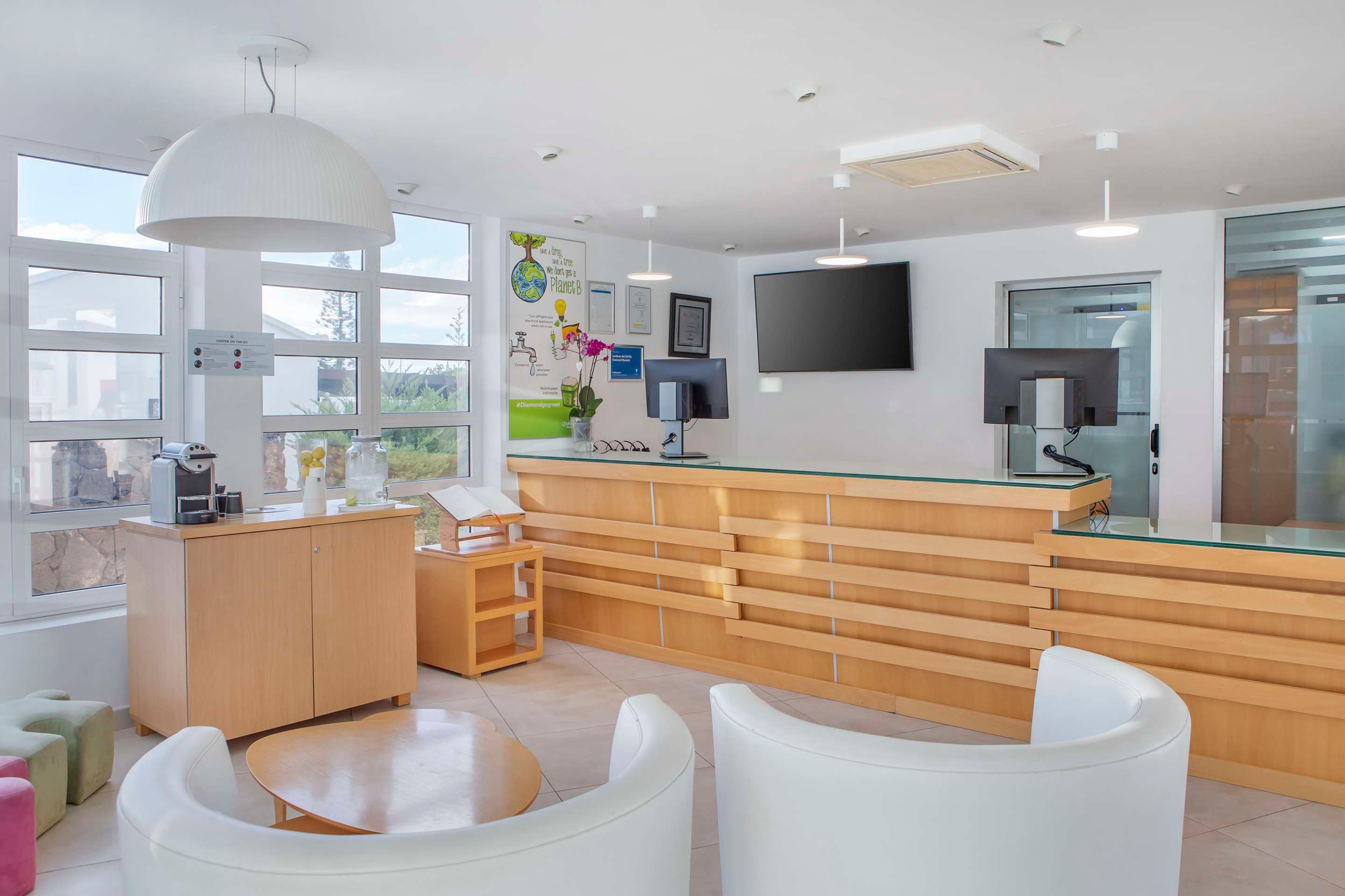 Receptionist