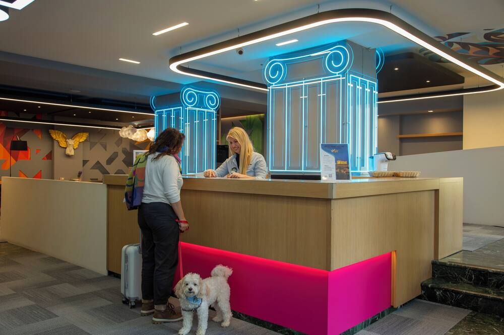 Receptionist