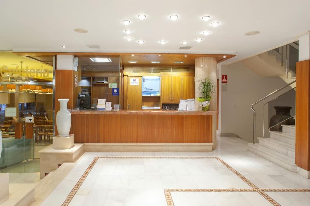 Receptionist